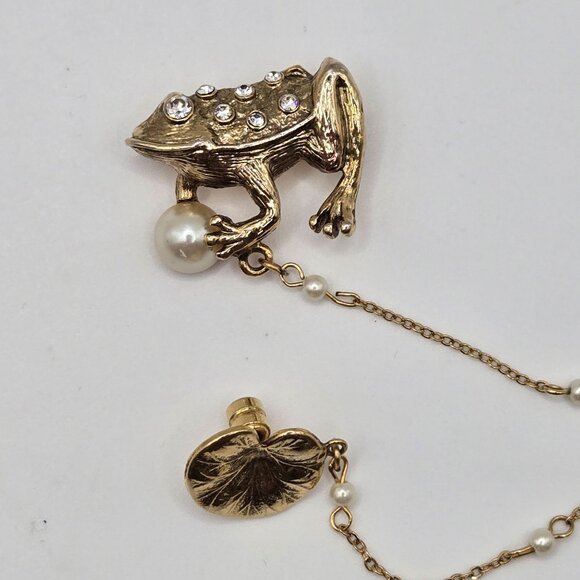 VTG Gold Tone Whimsy Fairy Cottage Frog Lilly pad Chain Link Faux Pearl Tie Tac - Picture 10 of 11